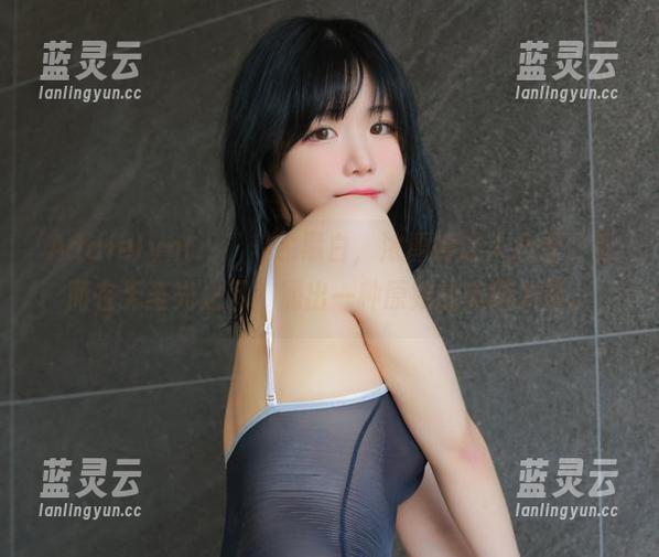 Addielyn(에디린)的黑白，浓厚得让人心虚，反而在无圣光之下，涌出一种原始的美图力量。