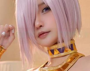 看那Azami，高清写真中的连衣裙跟她简直是一体两面