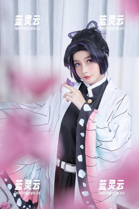 私拍的Azami，资源竟然都藏在那么好看的角落里！瞧这Yelan的姿势！