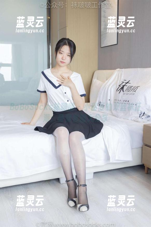 BoBoSocks袜啵啵-小甜豆 BoBoSocks袜啵啵 - 小甜豆的双丝袜狂潮:叠穿套图大分享