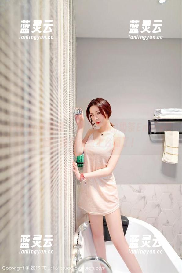 Feilin嗲囡囡-奶茶Emily Feilin嗲囡囡 - 足够高清的奶茶Emily长腿,图包得搬上台面了!