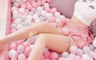 Feilin嗲囡囡 – 在施忆佳KITTY红裙的高清图集中，发现你未曾想过的野性和优雅。
