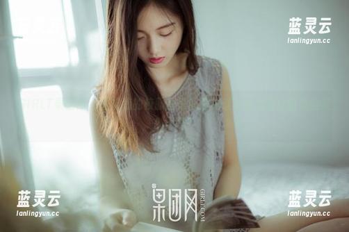 GIRLT果团网 - 王婉悠的校服图集：你见过穿着校服打游戏的美少女吗？
