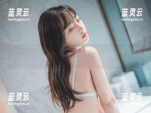 在线晒“死库水”，HaNari(하나리)手里的摄影又多了种解读。