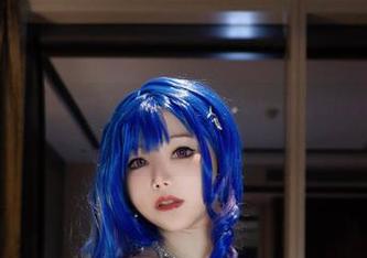 在芭芭拉·冈希尔德的影子下,Kitkat Cosplay的cos更新散发着俏皮气息