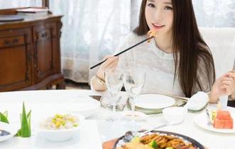 MiStar魅妍社 – 原图展示：白裙旅程，每一处都是发现，Olivia童安琪教你，现在赶紧点，这概率不高哦！
