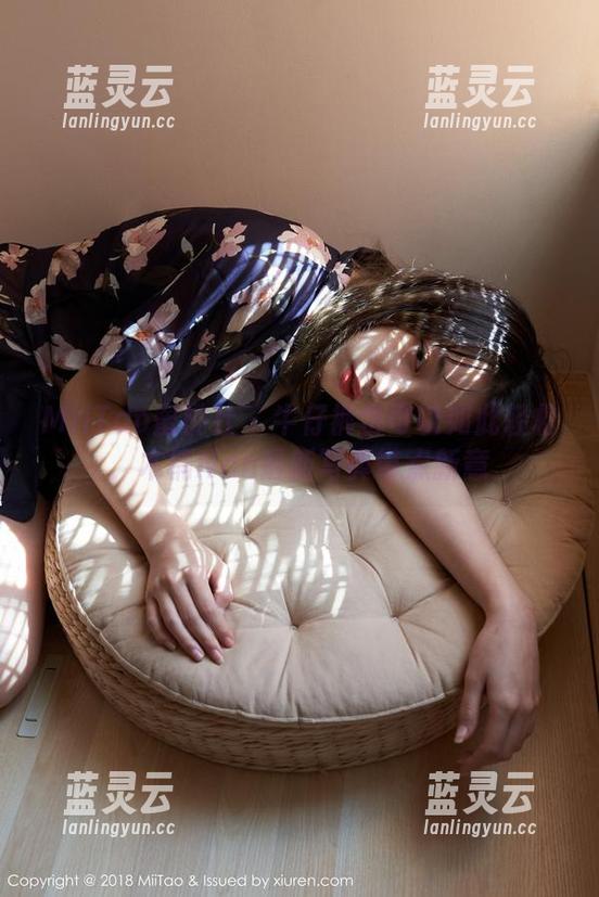 MiiTao蜜桃社 - 牛仔裤也可以如此轻松，木楠Nan最新写真带点新意