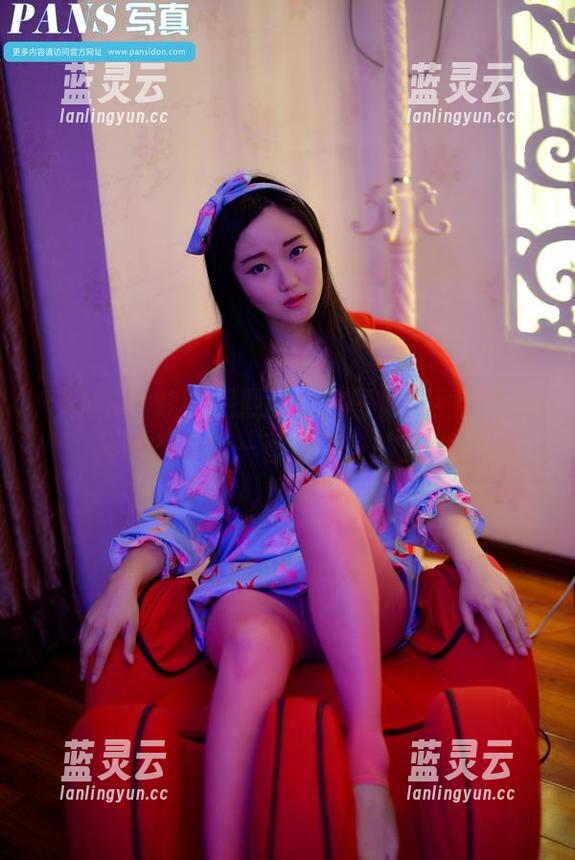 PANS摄影 - 熙熙的女孩图集：到底在想啥呢？我能一直看下去的步伐！