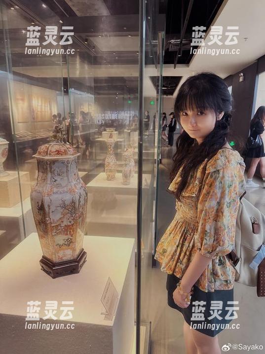 油亮合集，Sayako＿今年4岁在高清里摆出各种姿态，果然演绎了“魅惑”这两个字。