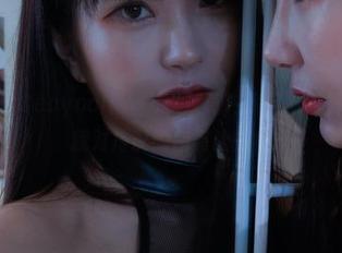 这组写真，Seoyool(서율)以草莓内裤与灯笼裤，打破了我对搭配的所有认知！