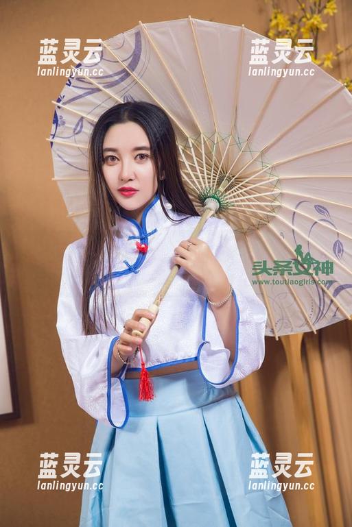 TouTiao头条女神-曲佑熙 TouTiao头条女神 - 曲佑熙在户外:图库颜值爆表,无意中成了风景的一部分?