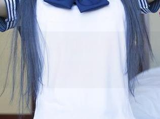 UGirls尤果网 – 看倪叶腾在泳池里的“惬意翻腾”