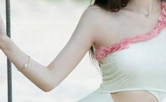 UGirls尤果网 – 周心情的水手服在线写真，何时才能等到那颗海里的心？