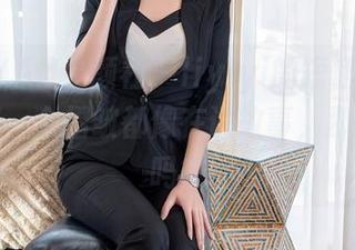 XINGYAN星颜社 – liyiyi的短裙：原图里的每一个褶皱都像在说故事，那我该信吗？