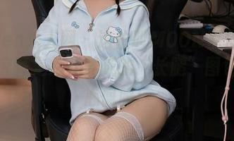 Xiuren秀人网 – 这位叫MOON嘉依的姑娘，究竟是怎样养成的“长腿”图包？真心佩服！