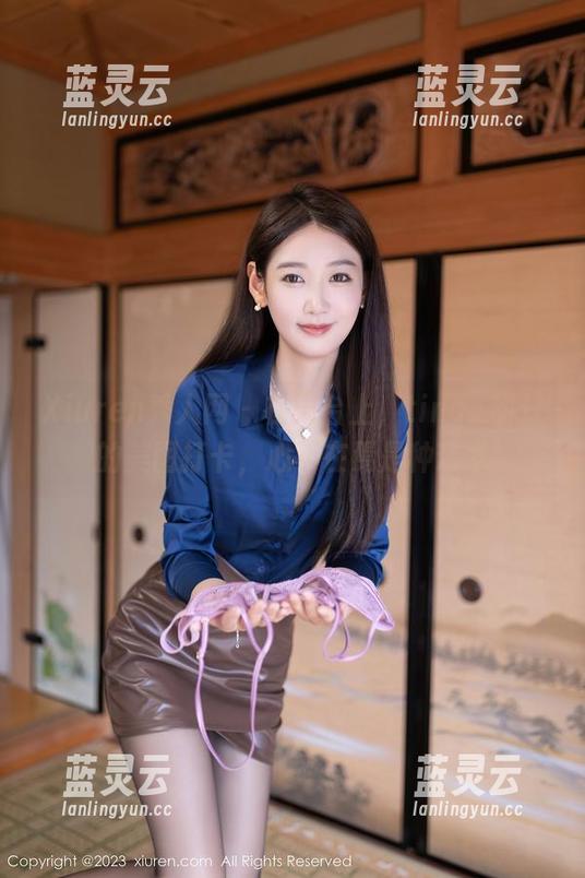 Xiuren秀人网-tina_甜仔 Xiuren秀人网 - 在天台上,tina_甜仔的美图打卡,心不在焉是种艺术