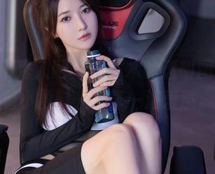 Xiuren秀人网 – 冯木木的透明图集，趁着小雨时光分享一波爱意。