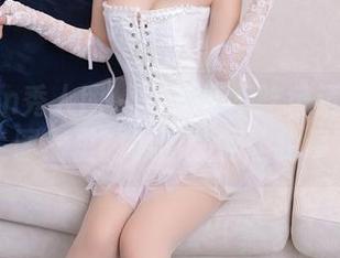 Xiuren秀人网 – 与周周不吃香菜的黑白碰撞，图册里的原图总能让我停下脚步