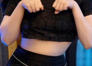 Xiuren秀人网 – 小樱花baby与皮衣：写真中的香气四溢的幽默