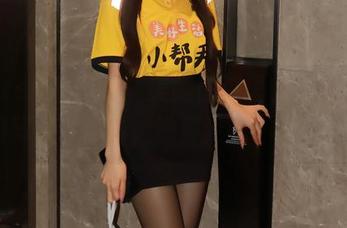 Xiuren秀人网 – 美腿在这里，杨可可coco的写真带你飞，瞧那姿态，真有意思。