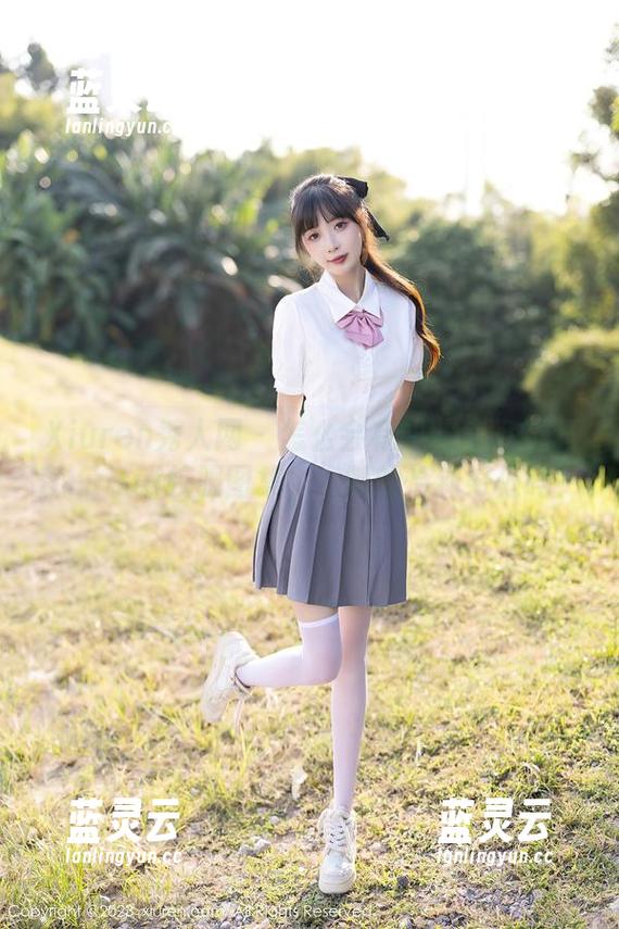 Xiuren秀人网-蕊蕊ruirui Xiuren秀人网 - 怎么会有如此魔幻的蕊蕊ruirui校服图集,定制的恰到好处吗?