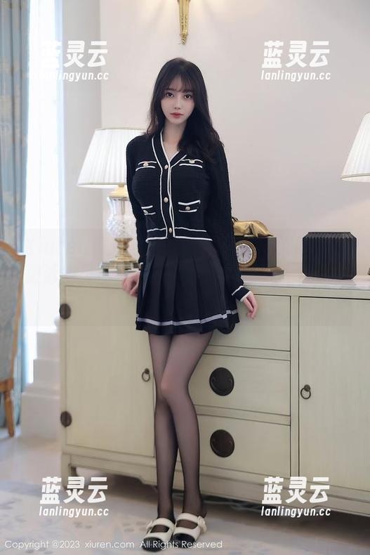 Xiuren秀人网 - 陈雅漫VICKY又带来一波泳衣风潮，更新作品集让你能乐个不停！
