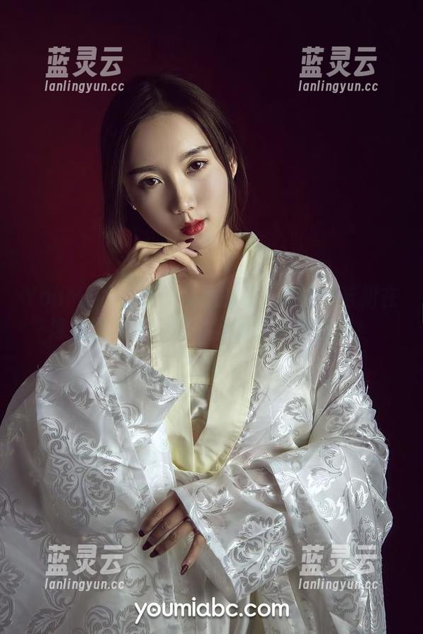 YouMi尤蜜荟 - 私拍时光：H杯陈若初在泳衣里转了一圈，我的目光也在转！