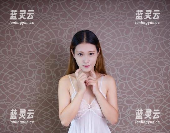 YouWu尤物馆-Kely香香 YouWu尤物馆 - Kely香香与红裙的私拍,简直是对比优雅与调皮的游戏吧?