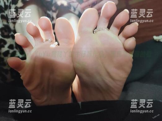微密圈 - YuYu超甜丫的牛仔裤作品，图库里难得的街头风