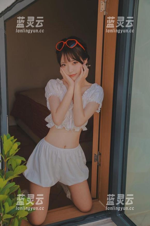 终于有勇气翻开fushii_海堂的魔法少女写真集，再说，我好奇这魔力到底有多浓！