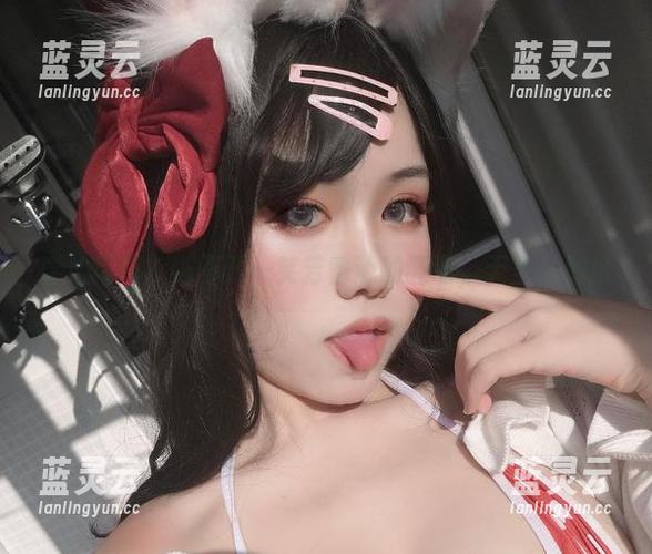学姐写真，逃不开一笑芳香沁的调调，无圣光加持