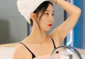 丽柜 – 展开小智贤的私拍，莲情在这张图片中悄悄绽放