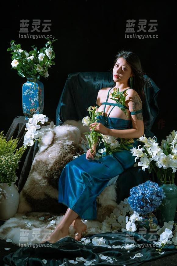 哇，云溪溪奶桃在泳装里又美又魔性！作品图片看得我直咽口水。