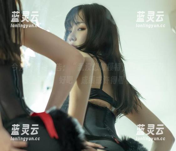 今汐的旗袍广告：“我没想做模特，只想在天花板上飞”，好吧，成绩或许得看看图包！