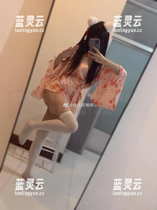 佳佳好难啊 透明女仆的写真大赏,佳佳好难啊在照片里每天都能换个姿势。