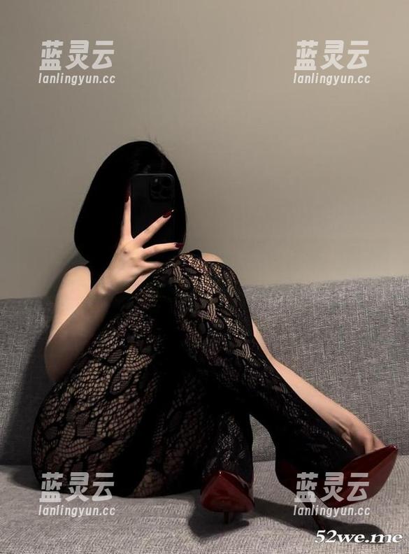 微密圈 - 当保守的二舅妈的棉袜遇上最新套图：此刻你也想要东奔西跑？