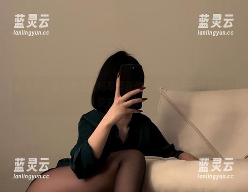 微密圈 - 保守的二舅妈写真新作：婚纱的另一种定义，快来下载吧！