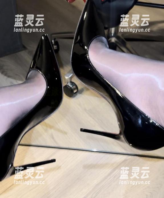 微密圈 - 在泳衣的世界里：保守的二舅妈的高清写真大放送