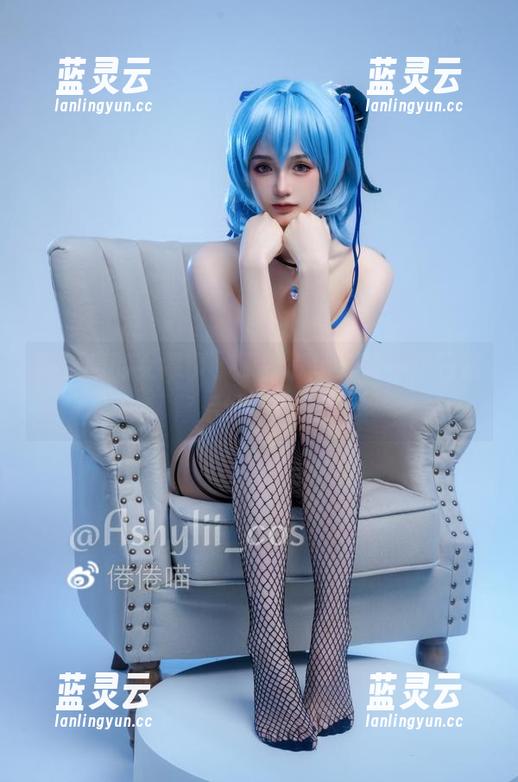 倦倦喵的女同事，原图气场好像一整日常背后的小风波。