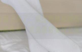 兔玩映画又来了，紫红色格裙的图片让我不禁在想，究竟该赞美什么呢？
