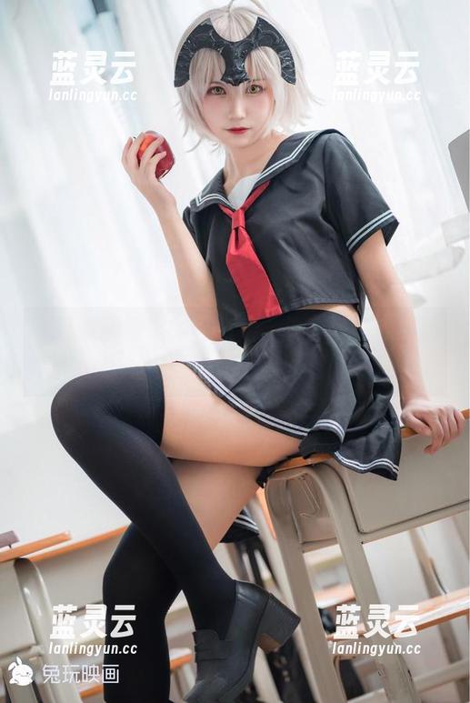 兔玩映画 兔玩映画精选:蓝旗袍,妆容精致?可别把自己烧成小火锅呀!