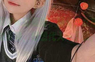 六二二同学w的美图，精灵少女摆出个各种绝美的姿势，好想代入一下哦，哈哈。