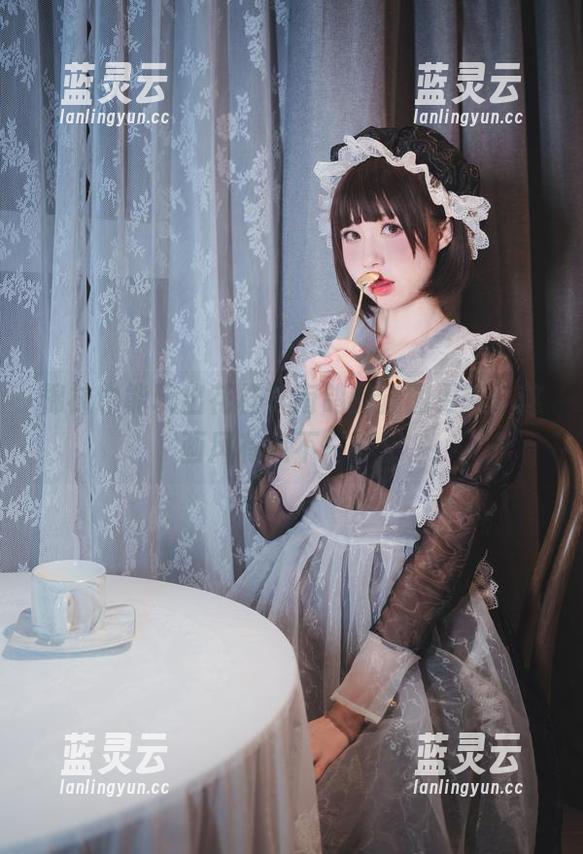 棉袜也能玩出花样？南鸽的套图更新，这画风有点不一样。