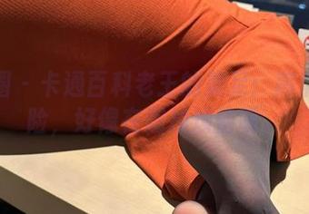 微密圈 – 卡通百科老王的美足：高清大探险，好像在踢掉烦恼呢。