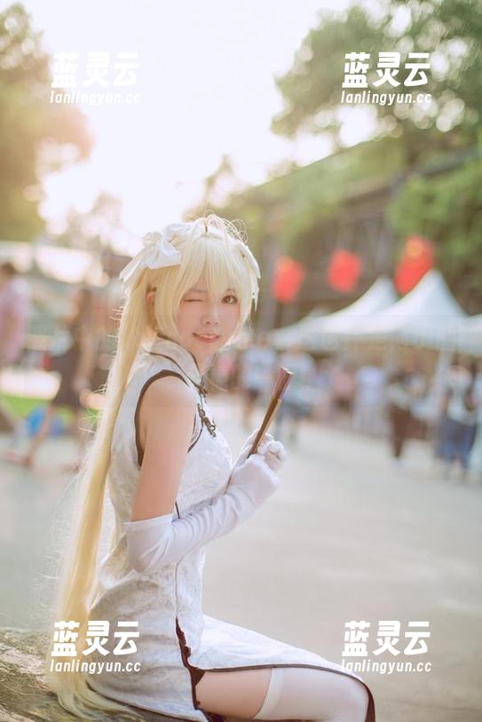 照片中的泳装costume，这也许是向小圆最棒的一面