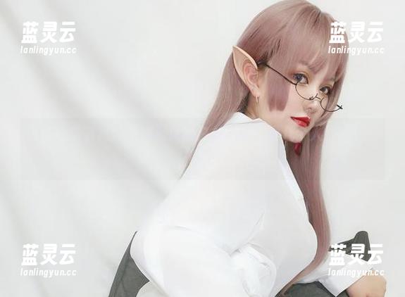 在线欣赏夏鸽鸽不想起床的白丝？原图没几个人能不多看一眼吧。
