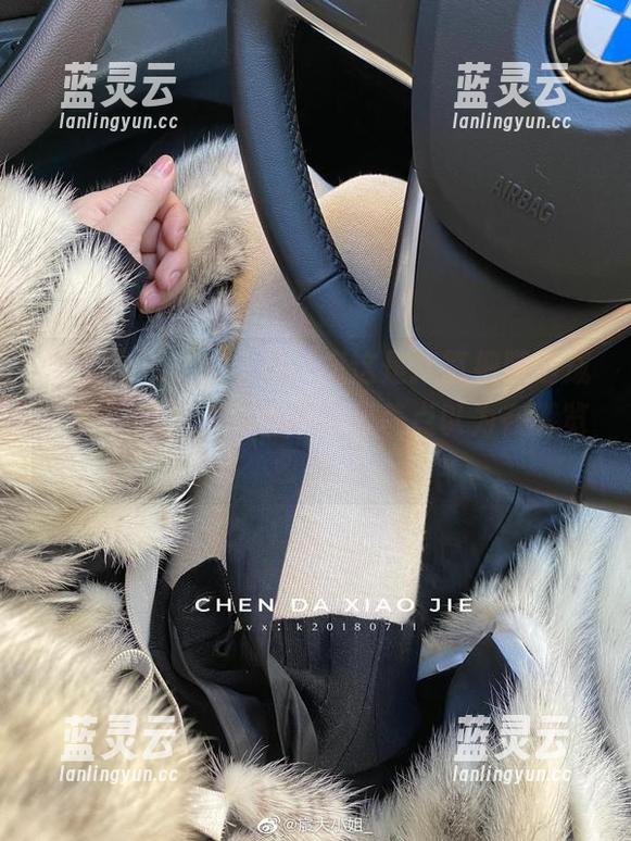 微密圈 - 宸大小姐，您这是打算把腿晒成一幅画吗？一堆图片让我差点以为在游览画展。