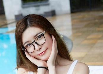 尤物馆 – Amrita贞贞的美图套装，究竟是创新还是山寨？让我思考了一阵子。