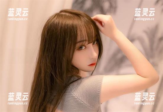 尤猫醒醒ovo高清写真：居家如此摆！连懒觉都要拍得有范儿