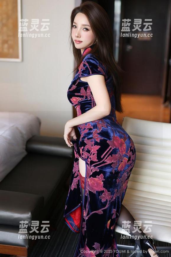 尤蜜荟 - 图册：黄歆苑穿着体操服，练习高难度“抬头”的动作，各位，稳住啊！
